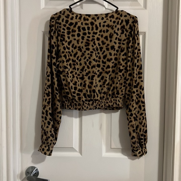 Express size small leopard print top - Picture 4 of 4